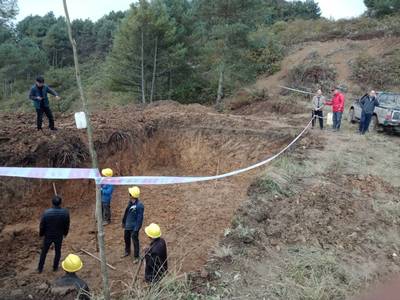 石棉縣水利局對迎政鄉姜火山水池工程建設情況進行專項檢查